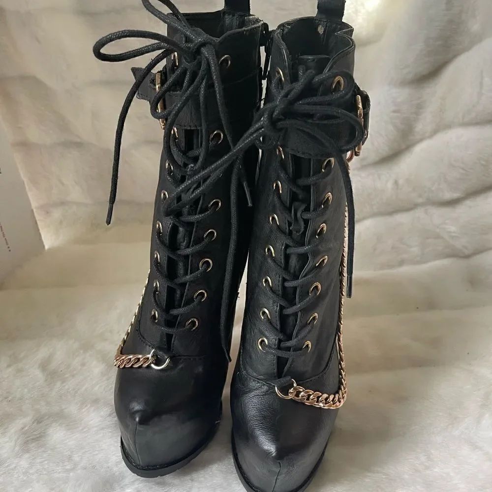 Zigi Girl Leather blk skate lace up boots with rose gold tone chain acc… - Picture 2 of 12